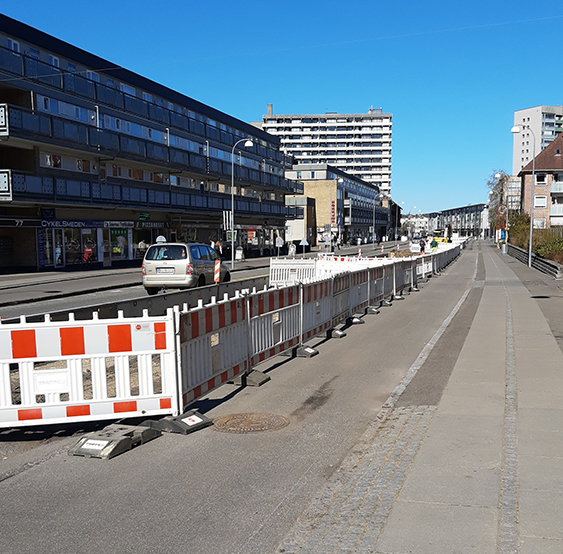 Aspærringer på Bagsværd Hovedgade som forberedelse til vejbede til nye træer